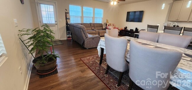 Building Photo - 15733 Country House St