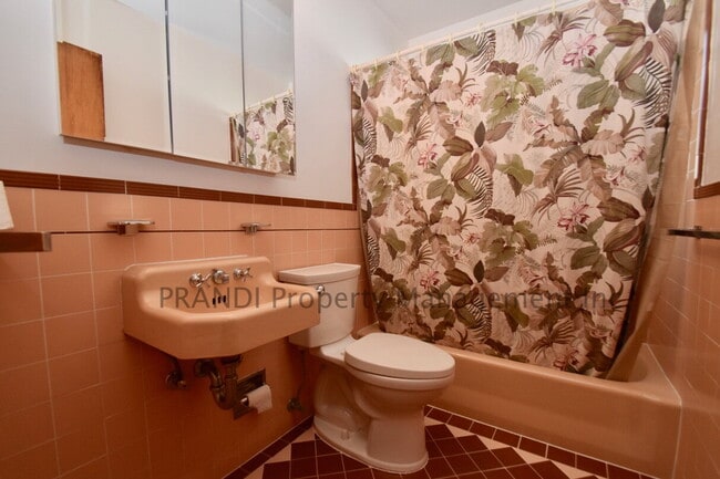 Building Photo - Rare Lagoon Front Property in Corte Madera...