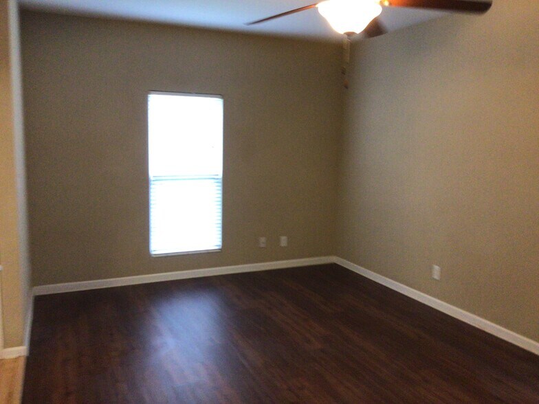 Building Photo - 555 Rockbridge Dr