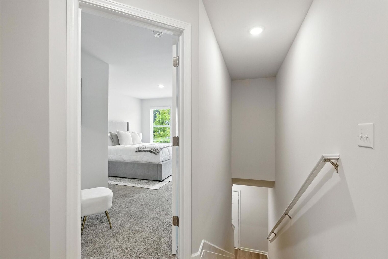 Building Photo - 611 W Vincent Dr