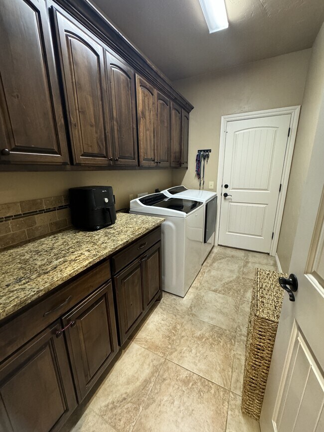 Building Photo - 2001 Mt Vernon Rd