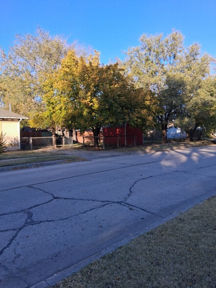 Building Photo - 148 S Edwards Ave