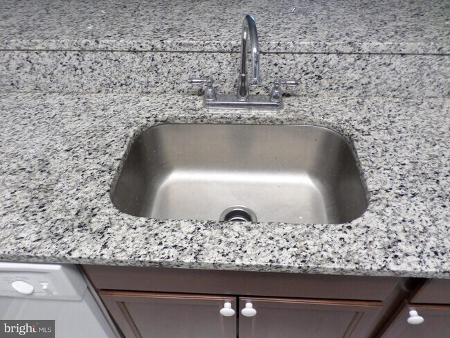 Building Photo - 5372 Bedford Terrace