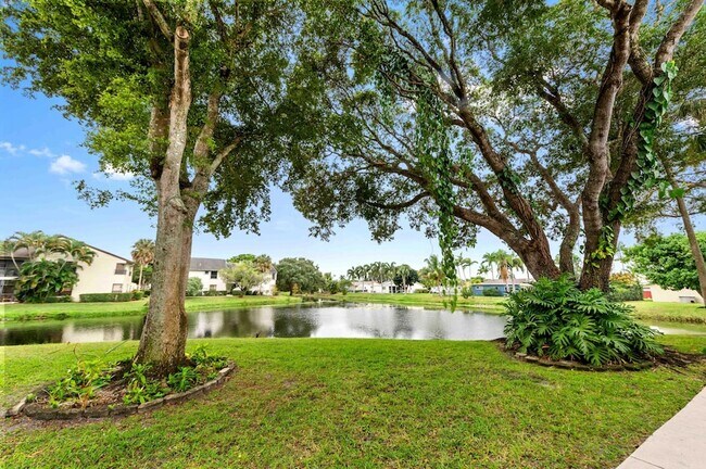 Building Photo - 3757 Cocoplum Cir
