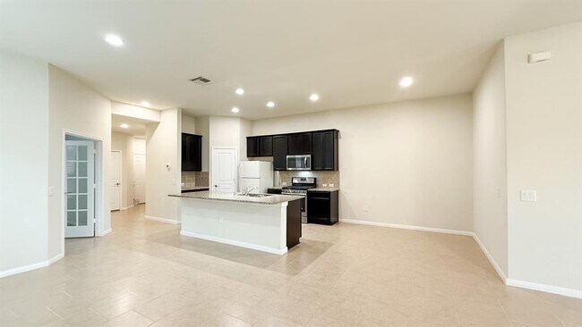 Building Photo - 24707 Royal Pike Dr