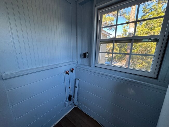 Building Photo - 603 4th Ave N