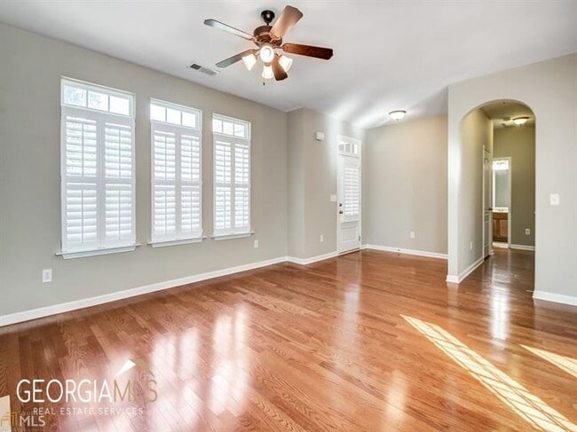 Building Photo - 54 Medallion Park