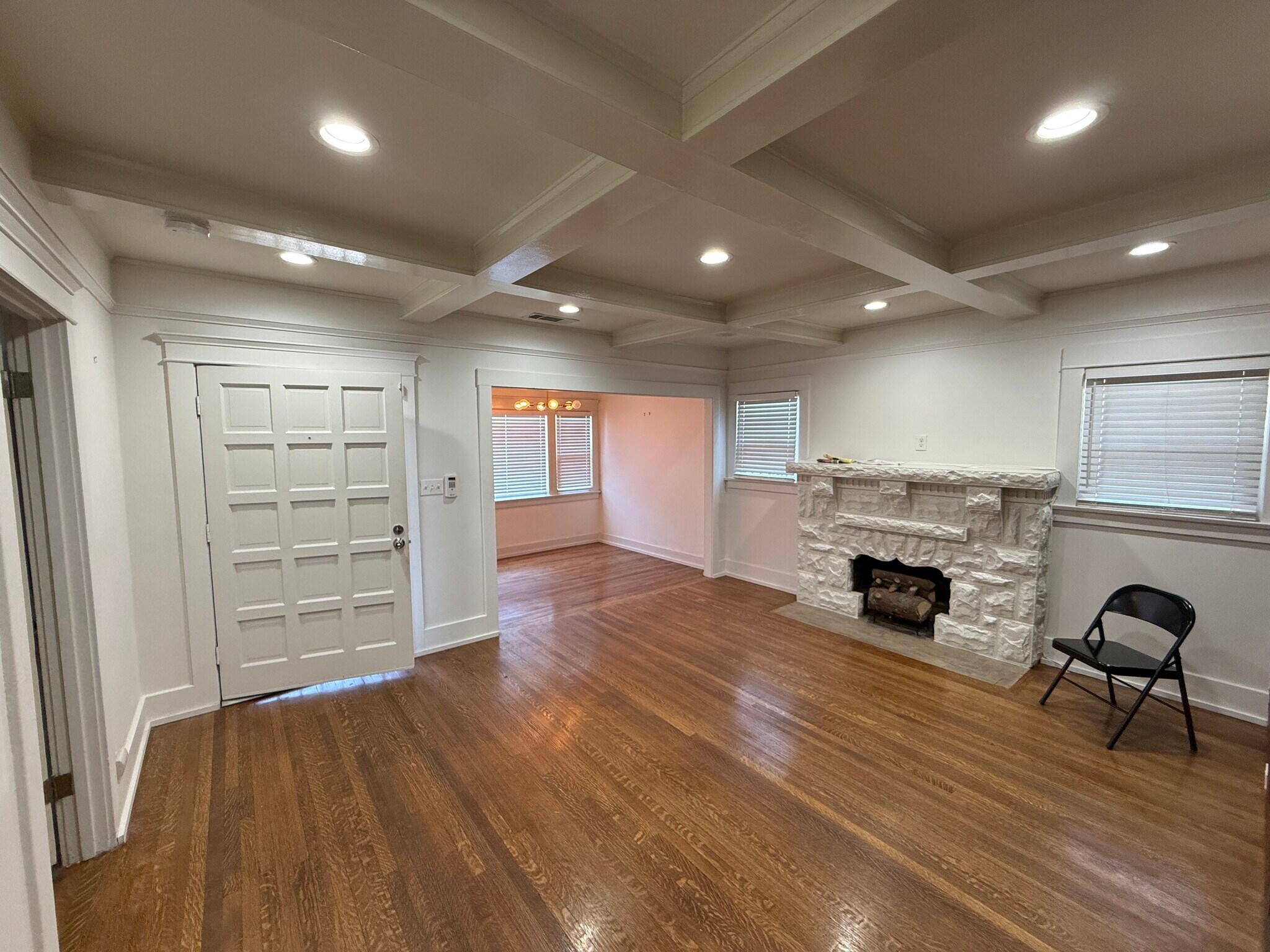Building Photo - 1493 W 47th St