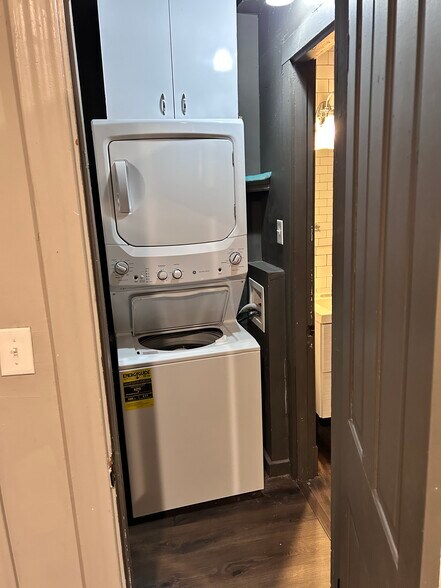 Building Photo - 14 W Court St