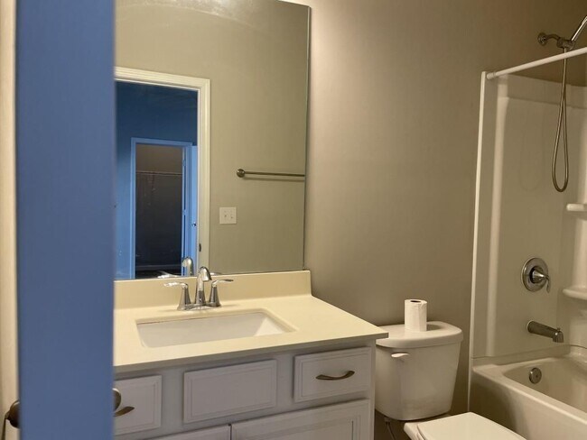 Building Photo - 2415 Matlin Way