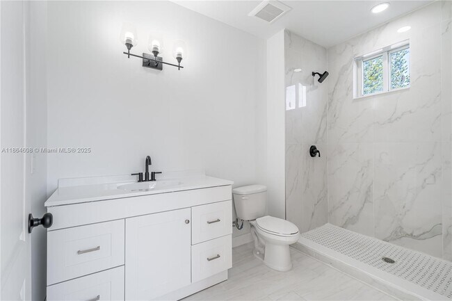 Building Photo - 2575 SW 64th Ave