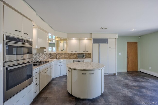 Building Photo - 19-21-21 Lamela Dr