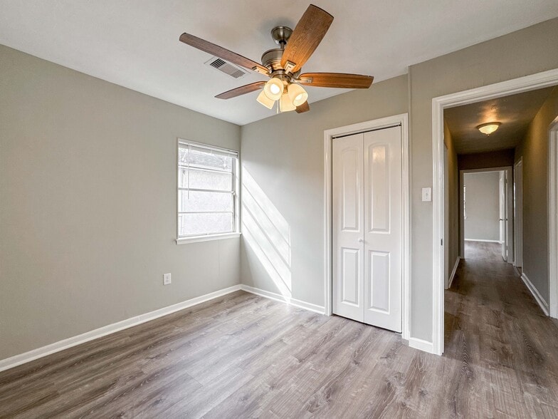 Building Photo - 1122 N Natchez Dr