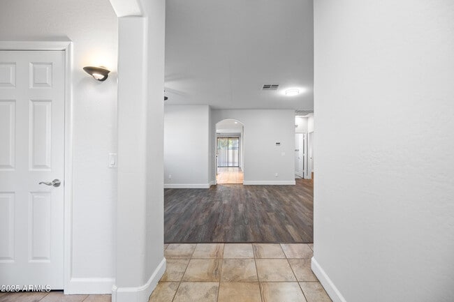 Building Photo - 10805 W Woodland Ave