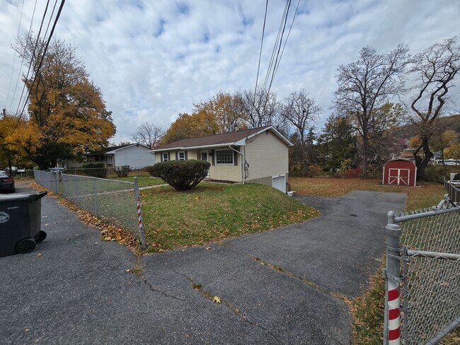 Building Photo - 1237 E Emmaus Ave