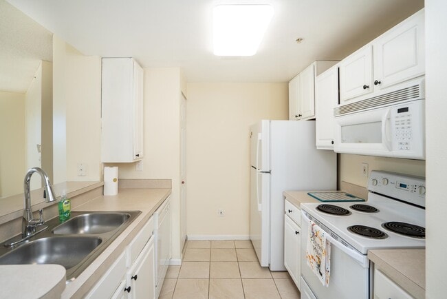 Building Photo - 4010 Grande Vista Blvd
