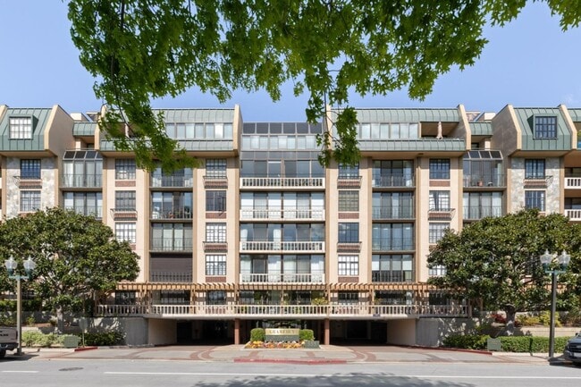 Building Photo - 555 Laurel Ave