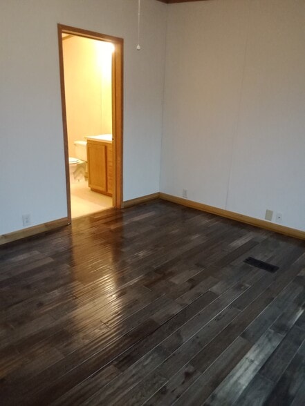 Bedroom - 64 Rosebud Ave