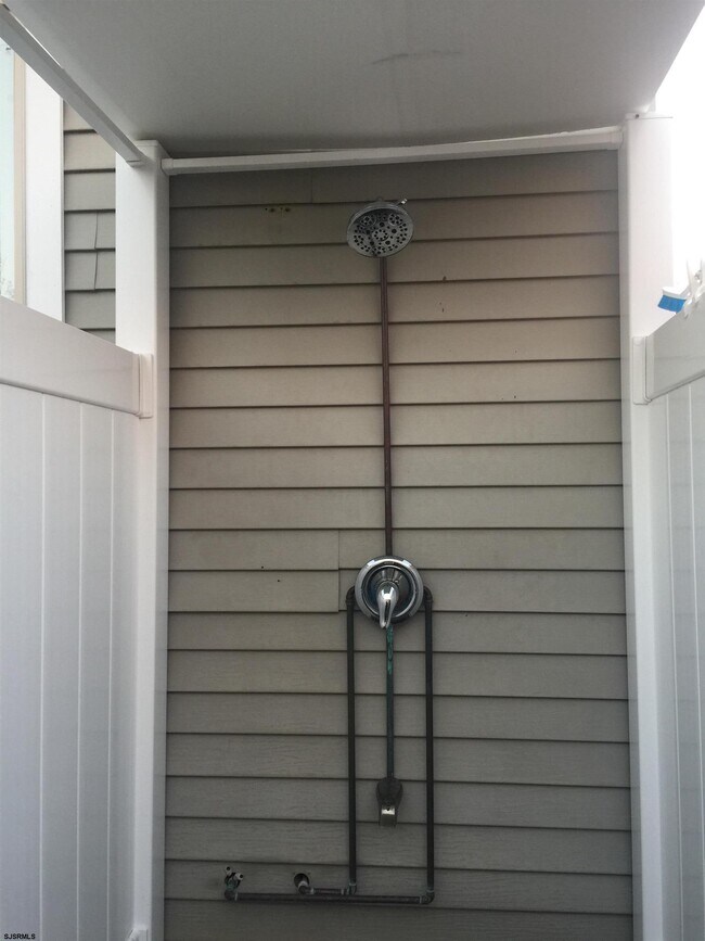 Building Photo - 205 3rd St S