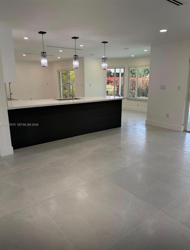 Building Photo - 801 Amherst Ave