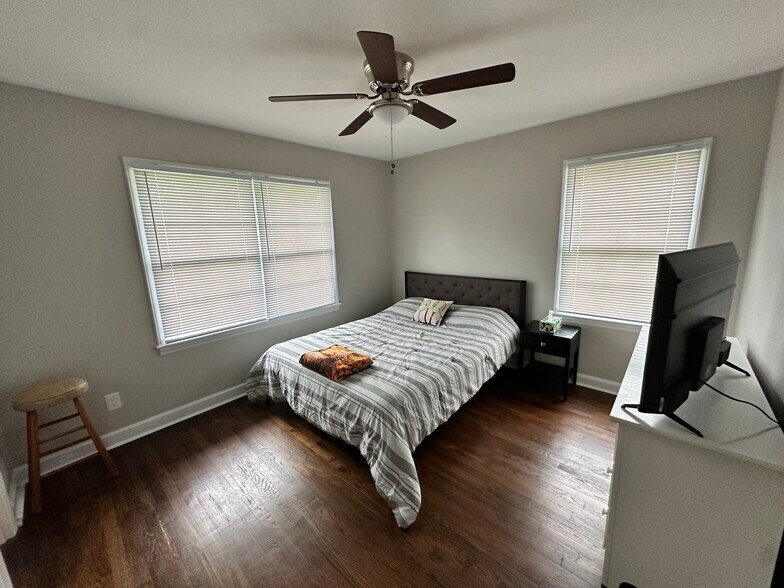 Building Photo - 200 Skyview Dr