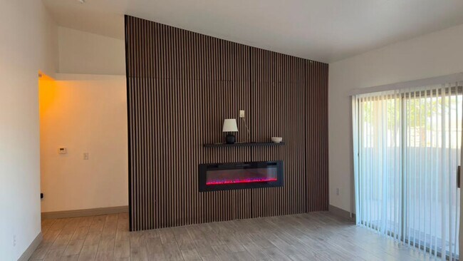 Building Photo - 2050 Los Feliz St