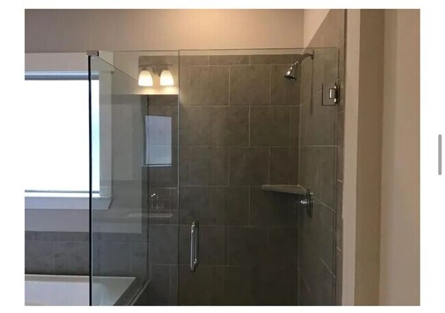 Building Photo - Luxury Townhome in Prime Location