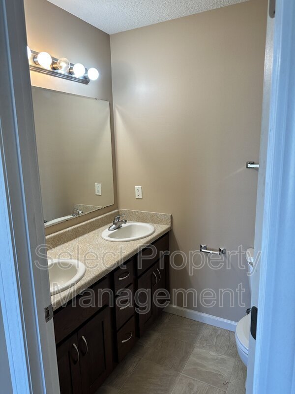 Building Photo - 8531 Forsythia Ct