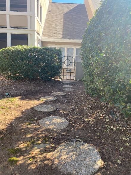 Building Photo - 9215 Ravenwing Dr