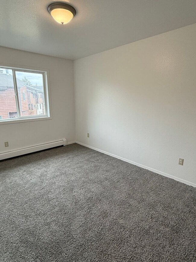 Building Photo - West Anchorage| END UNIT | 3BR 2.5BA | Gar...