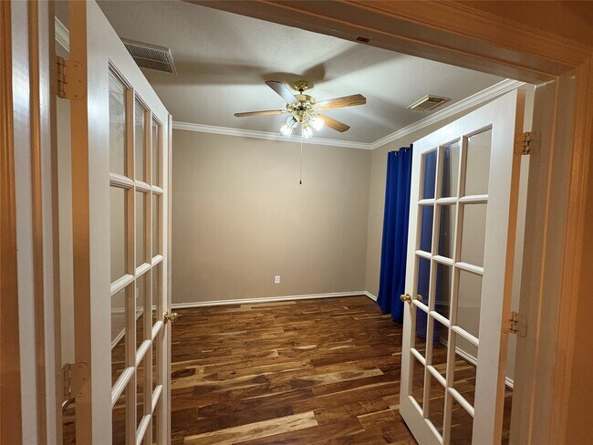 Building Photo - 3126 Springdale Dr
