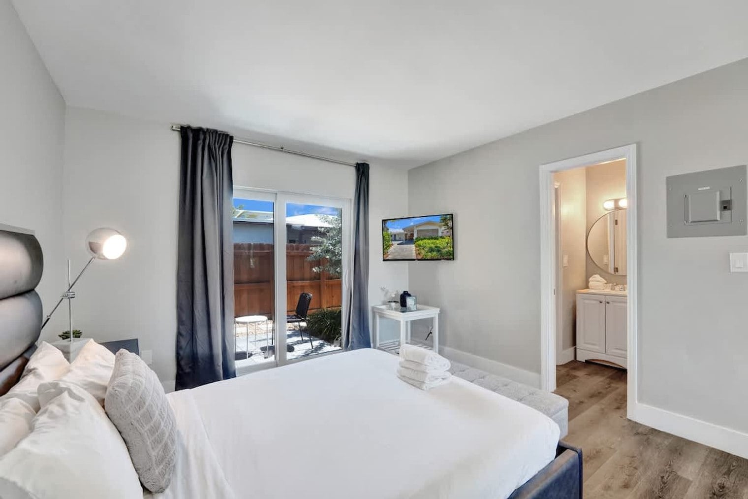 Building Photo - 3204 NE 9th St