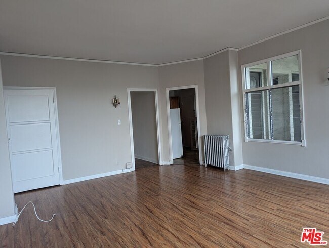 Building Photo - 634 S Gramercy Pl