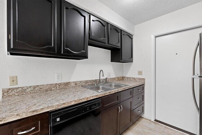 Building Photo - 6605 Bluestone St