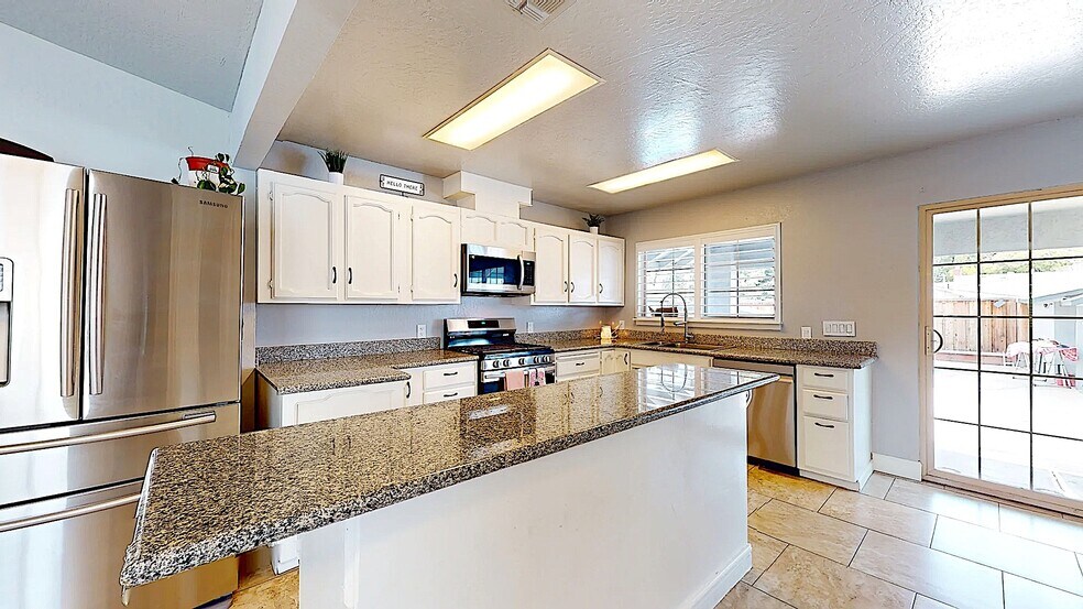 Building Photo - 204 N Santa Ana Ave