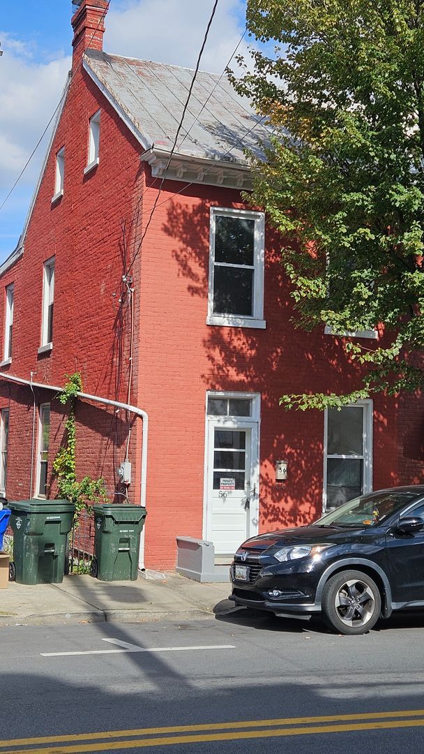 Primary Photo - 3 Bedroom Duplex!