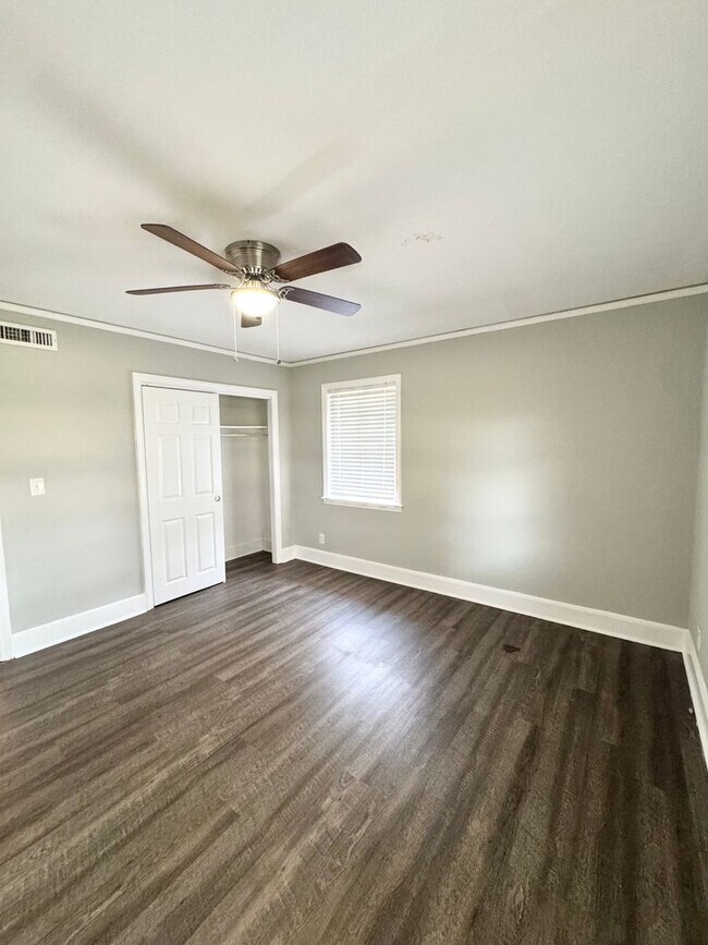 Building Photo - ** 4 Bed 2 Bath located in Morningview ** Call 334-366-9198 to schedule a self tour