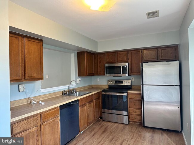 Building Photo - 14781 London Ln