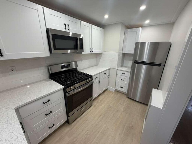 Building Photo - 676 Park Ave