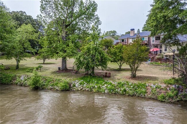 Building Photo - 1119 Riverbend Club Dr SE