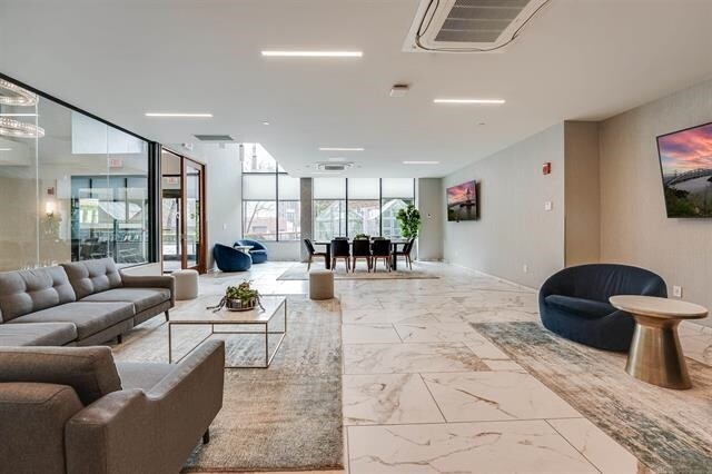 Building Photo - 700 1st St