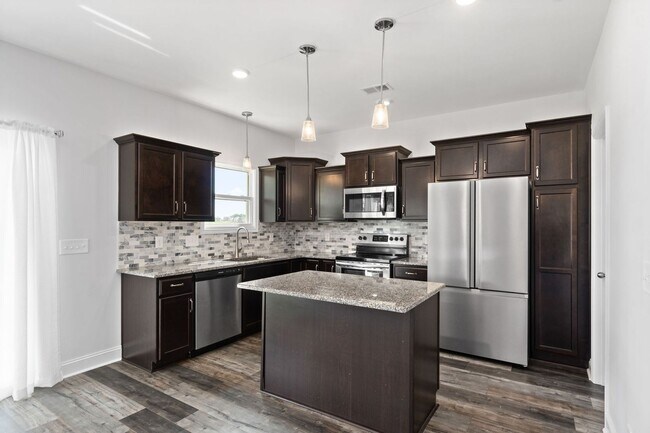 Building Photo - Pet Friendly Three Bedroom!