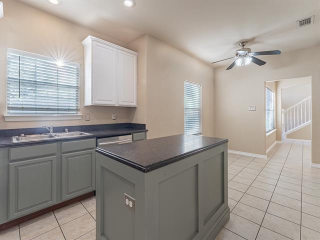 Building Photo - 210 Sendero Dr