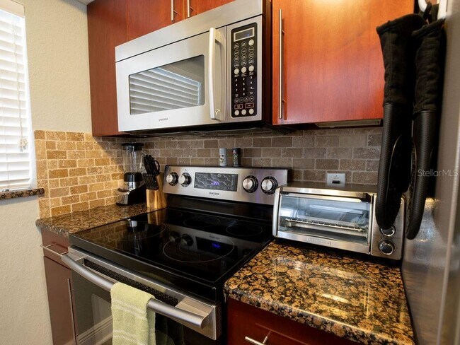 Building Photo - 185 Brightwater Dr