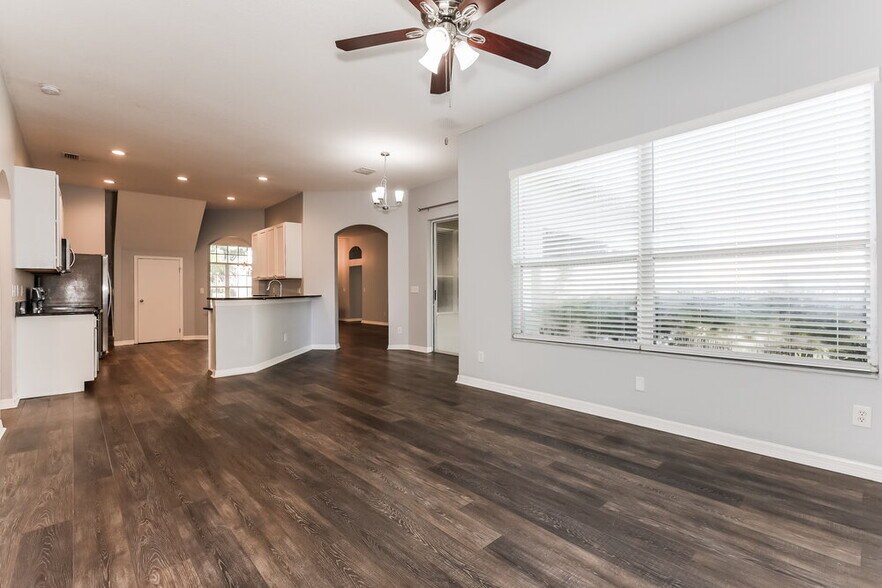 Building Photo - 812 Hickory Glen Dr