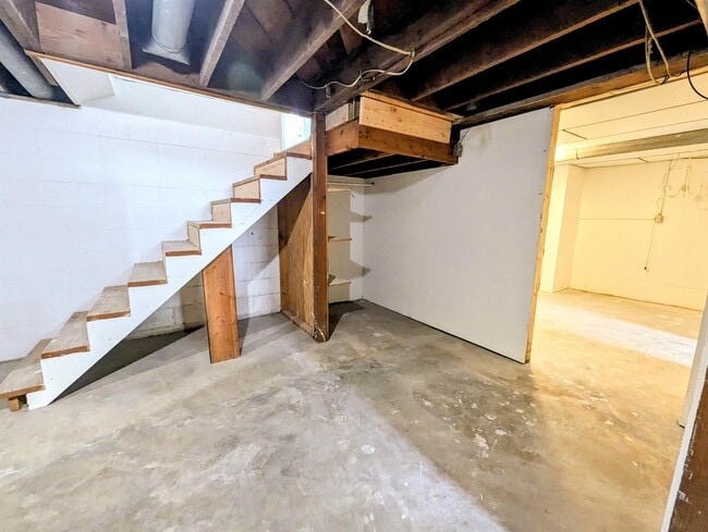 Building Photo - 604 8th Ave