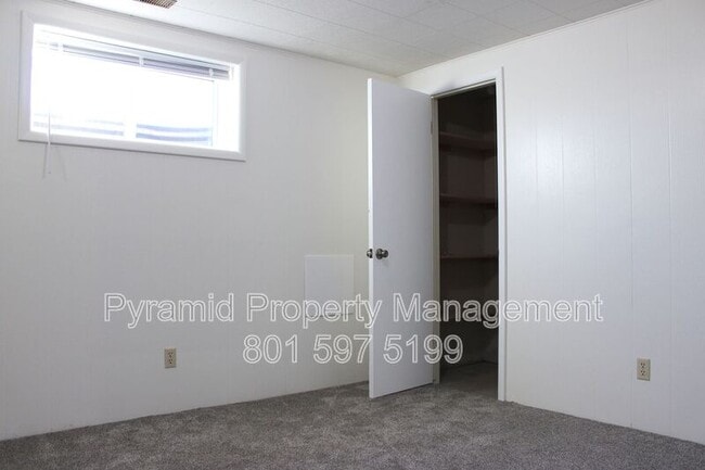 Building Photo - 825 E 760 N