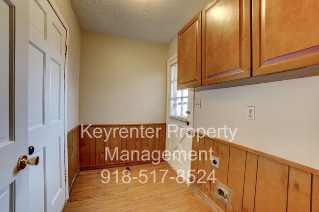 Building Photo - Beautiful 2bed/2bath Duplex!!