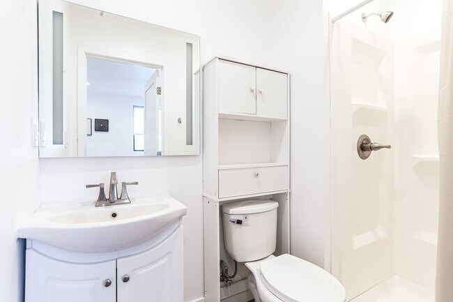 private bathroom - 1603 W 35th St