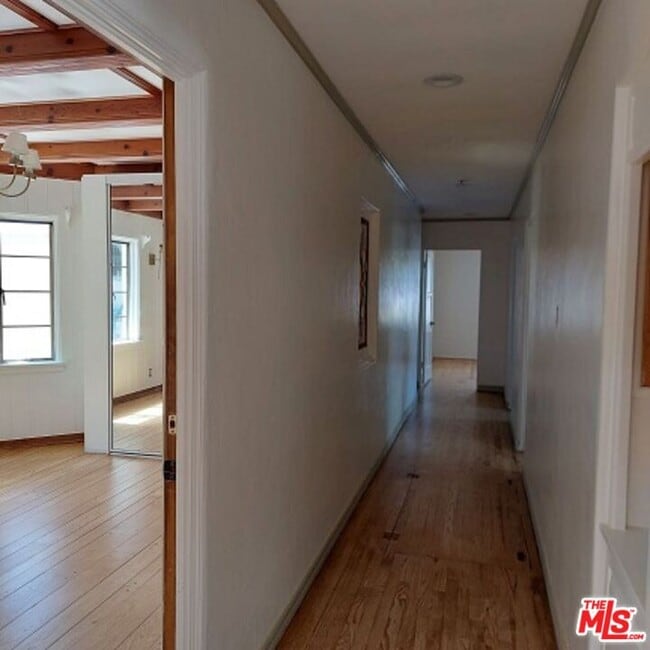 Building Photo - 341 S Rodeo Dr